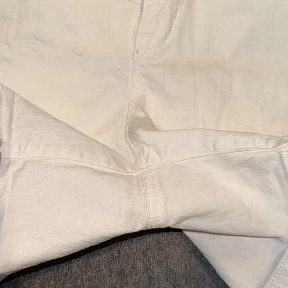 Jessica Simpson- White Jean Shorts size 8 - Picture 11 of 13